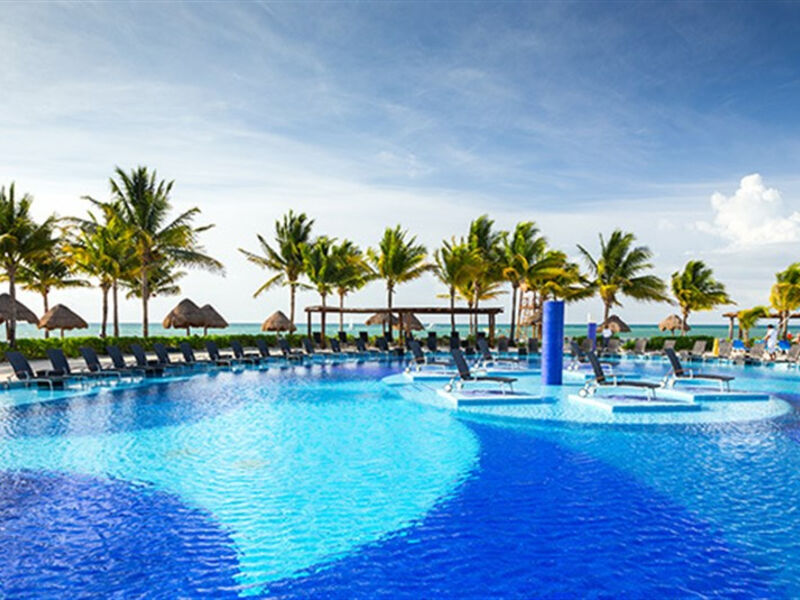 Blue Bay Grand Esmeralda