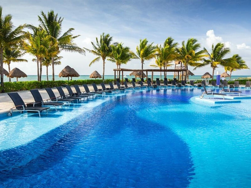 Blue Bay Grand Esmeralda