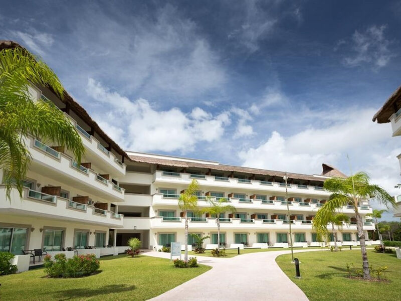 Blue Bay Grand Esmeralda