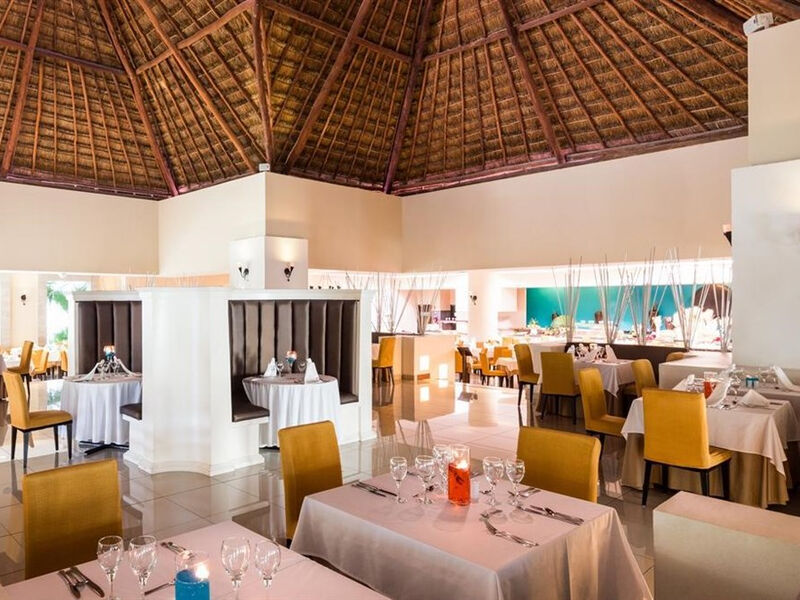 Blue Bay Grand Esmeralda