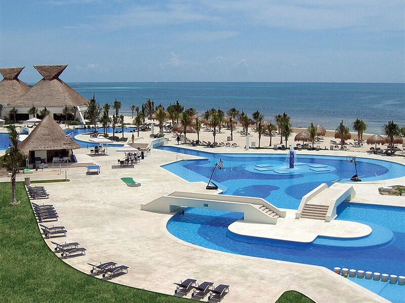 Blue Bay Grand Esmeralda