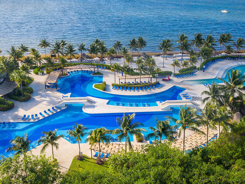 BlueBay Grand Esmeralda