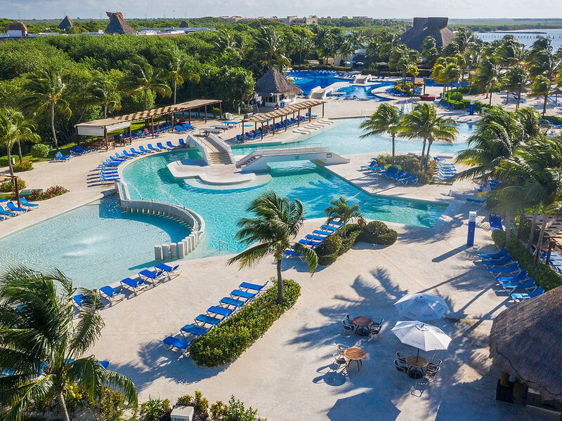 BlueBay Grand Esmeralda
