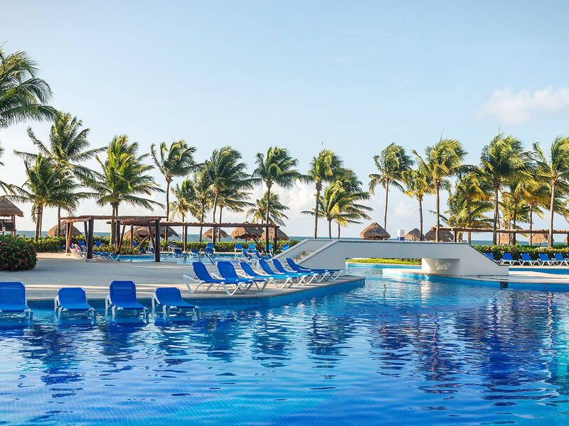 BlueBay Grand Esmeralda