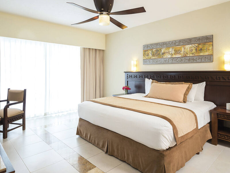 BlueBay Grand Esmeralda