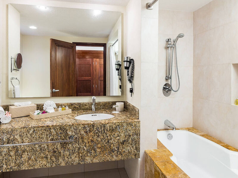BlueBay Grand Esmeralda