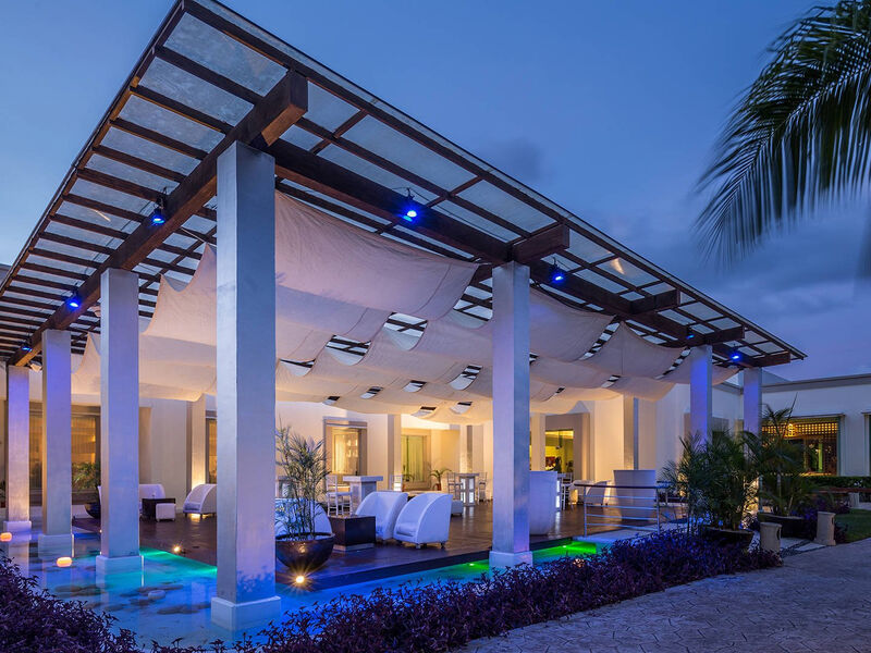 BlueBay Grand Esmeralda