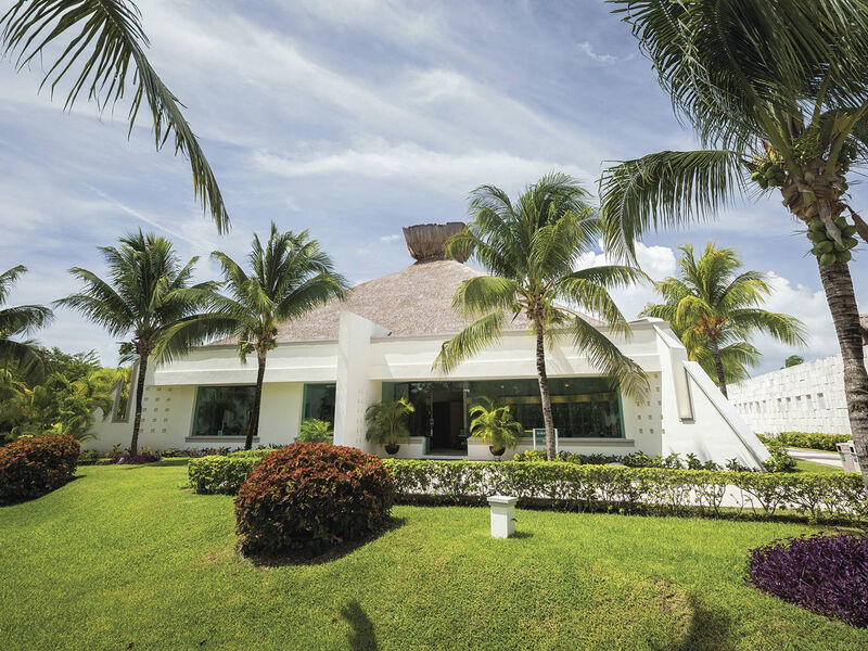 BlueBay Grand Esmeralda