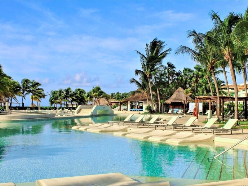 Blue Bay Grand Esmeralda