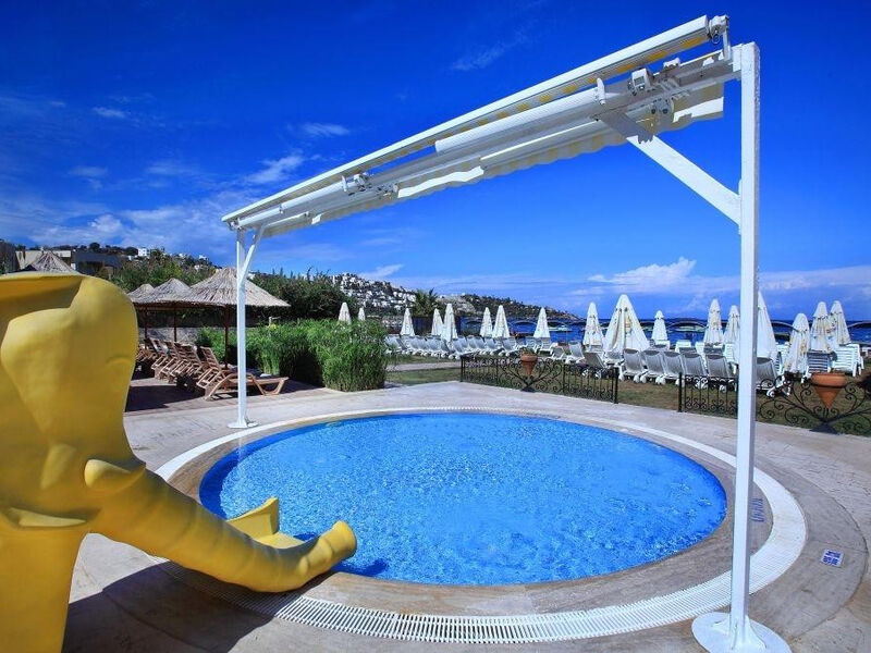 Cactus Fleur Beach Club