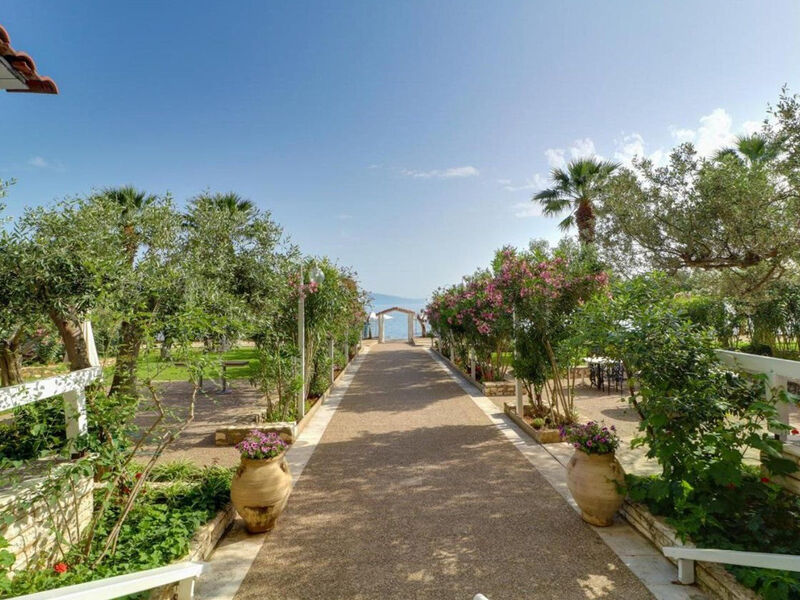 Calamos Beach Family Club