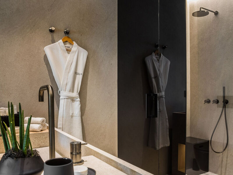 Canale Hotel & Suites