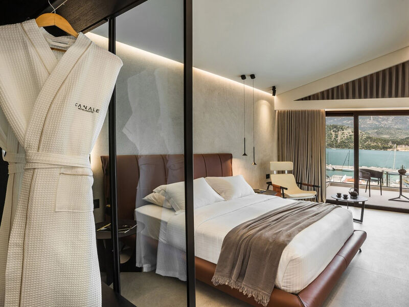 Canale Hotel & Suites