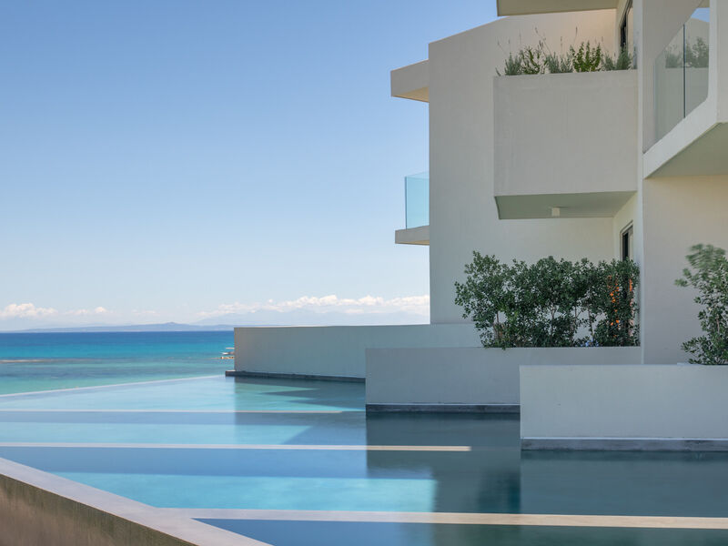 Caravel Resort & Spa