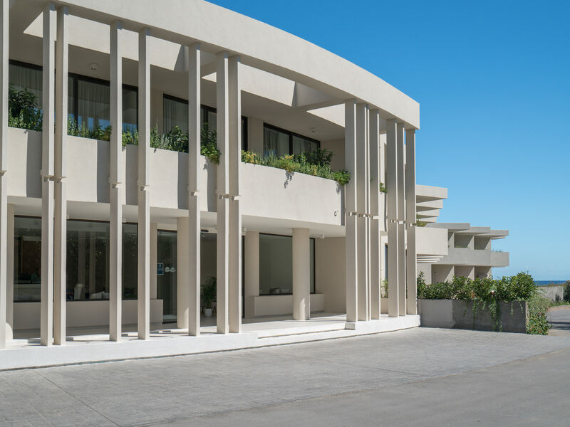 Caravel Resort & Spa