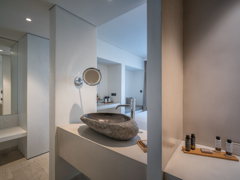 Caravel Resort & Spa