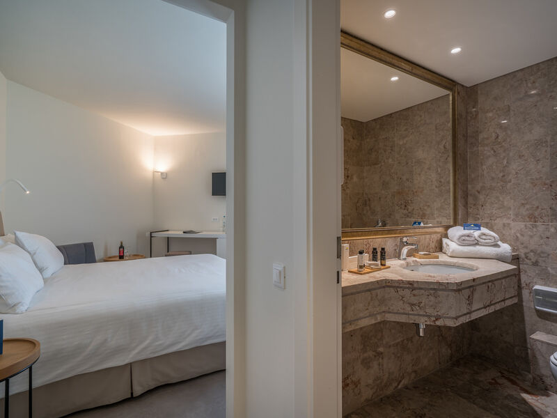 Caravel Resort & Spa