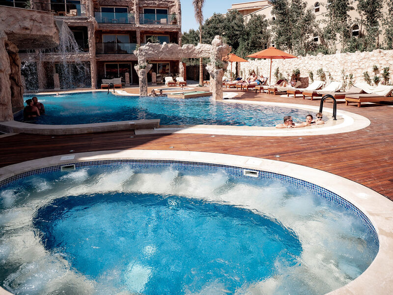 Caves Beach Resort
