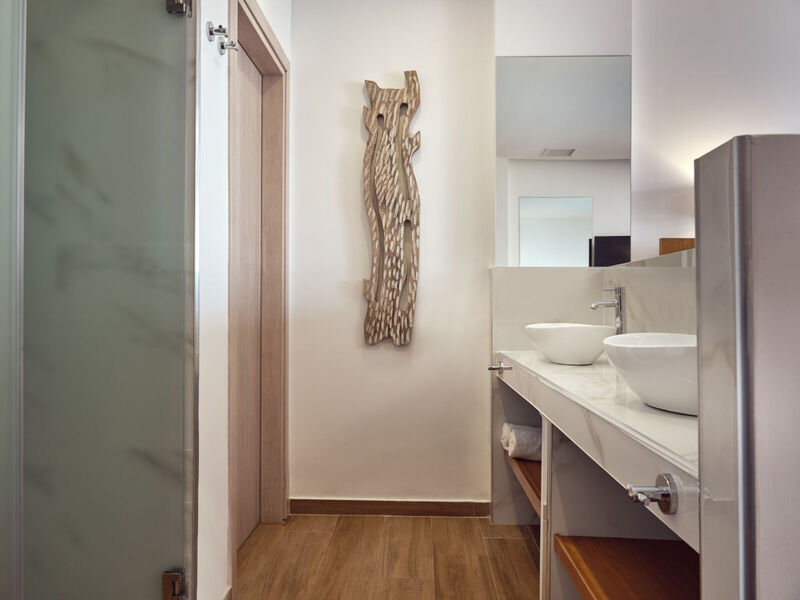 Cavo Orient Beach Hotel & Suites