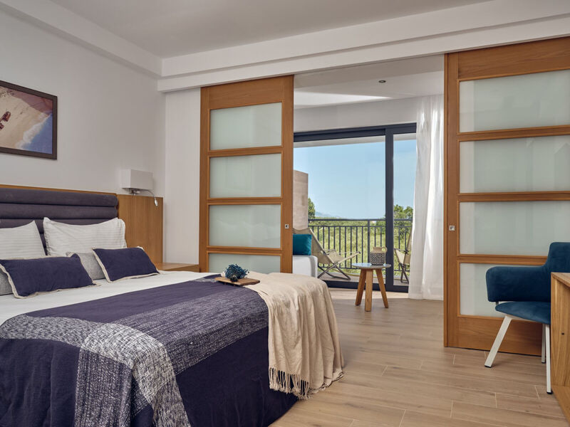 Cavo Orient Beach Hotel & Suites