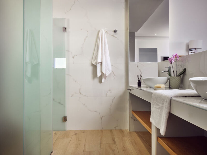 Cavo Orient Beach Hotel & Suites