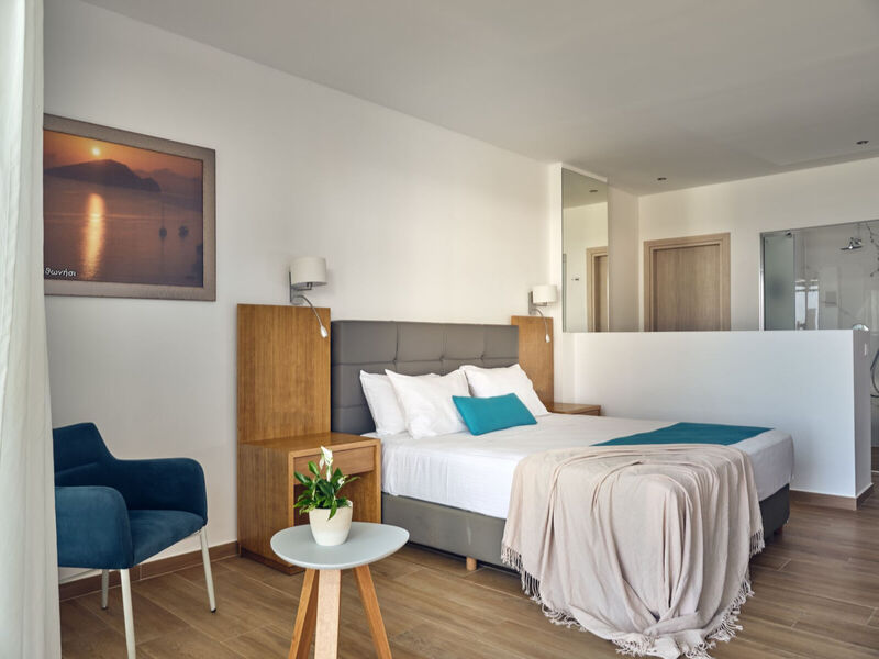 Cavo Orient Beach Hotel & Suites