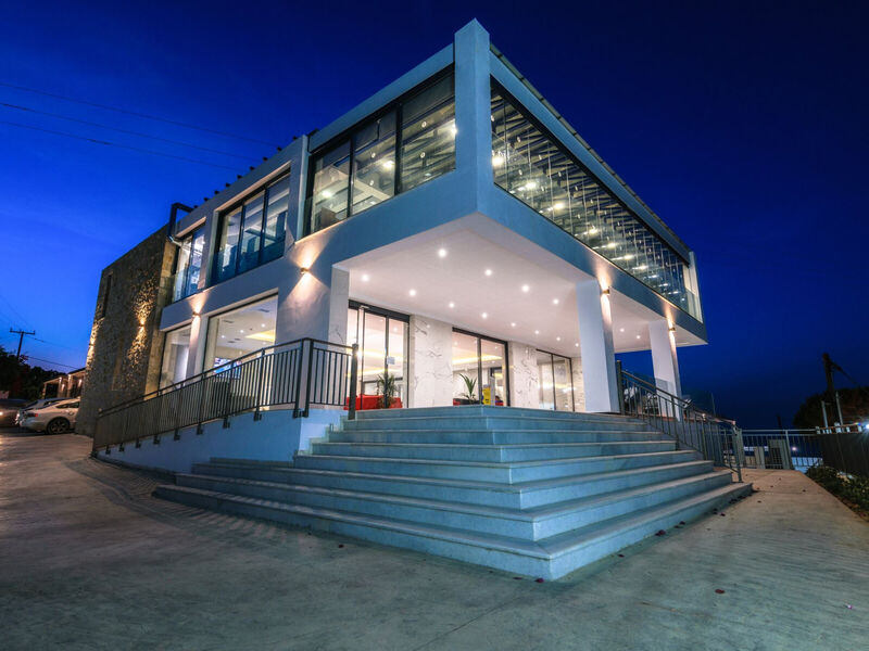 Cavo Orient Beach Hotel & Suites