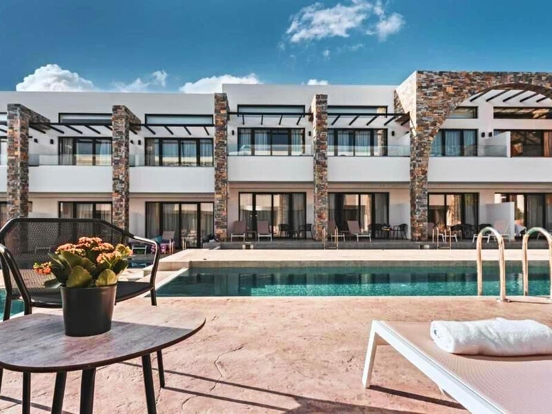 Cavo Suites