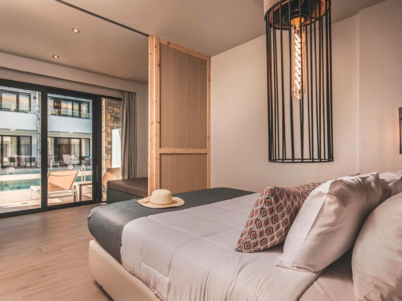 Cavo Suites