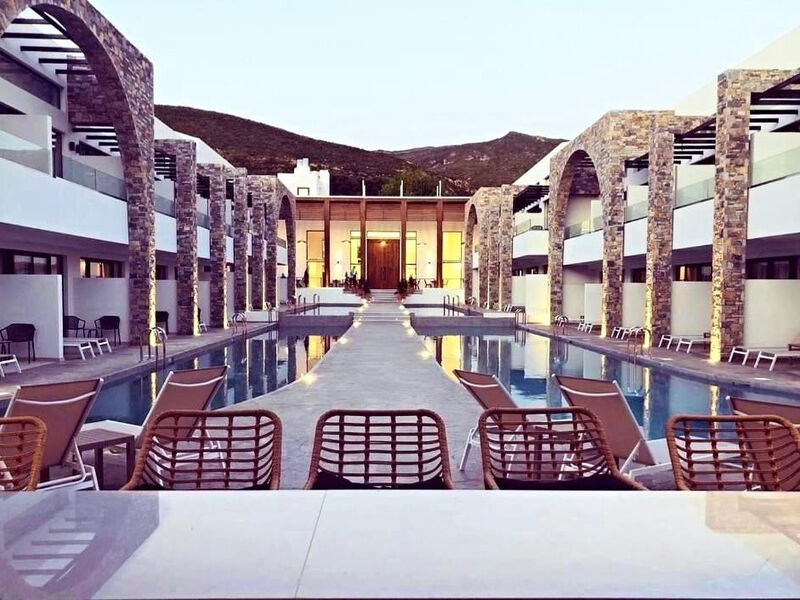 Cavo Suites