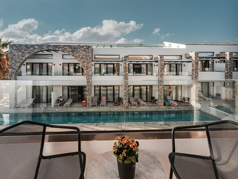 Cavo Suites