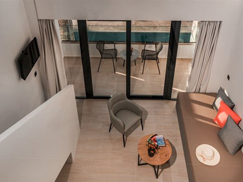 Cavo Suites