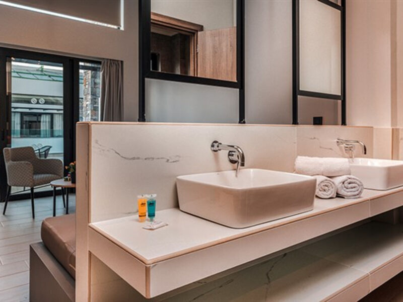 Cavo Suites