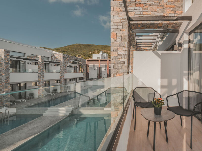 Cavo Suites
