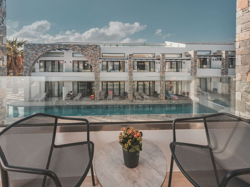 Cavo Suites