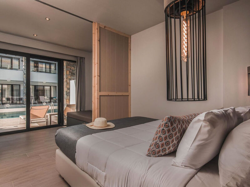 Cavo Suites