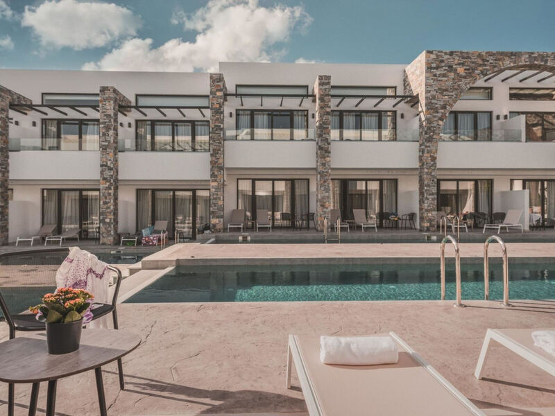 Cavo Suites