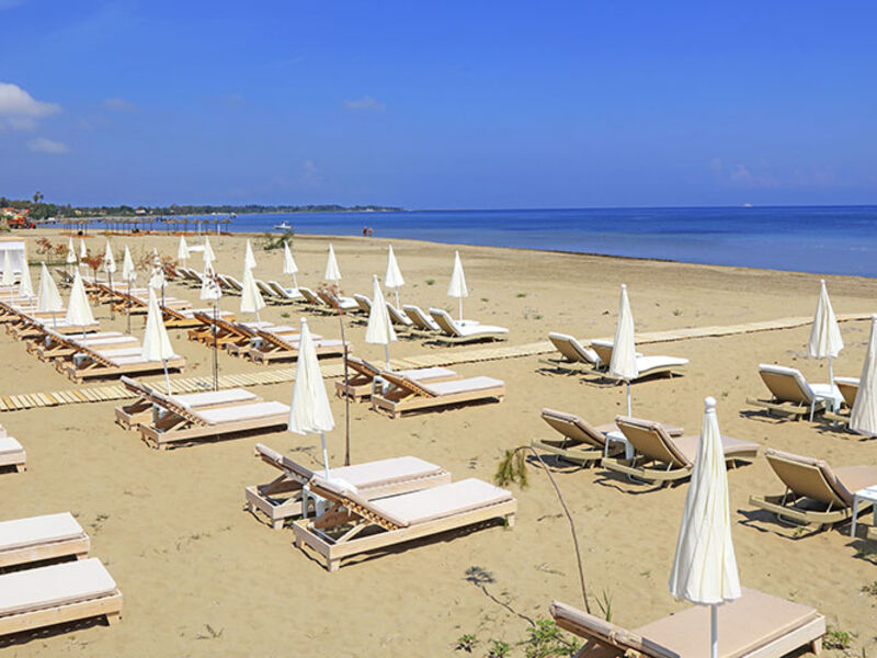 Cavomarina Beach