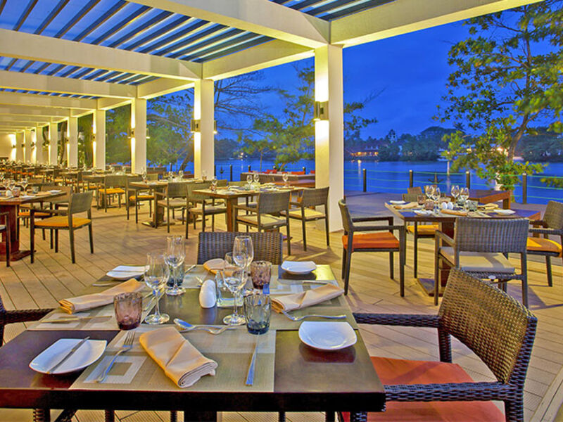Centara Ceysands Resort & Spa