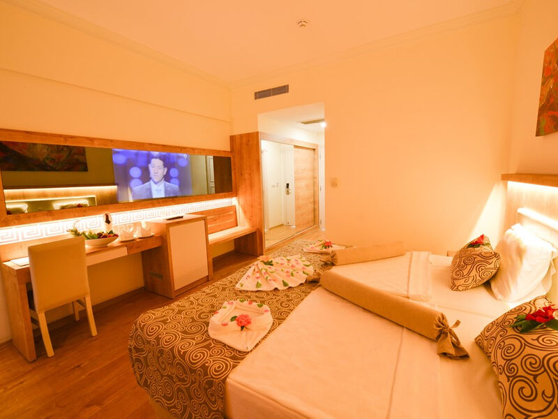 Cesars Resort Side