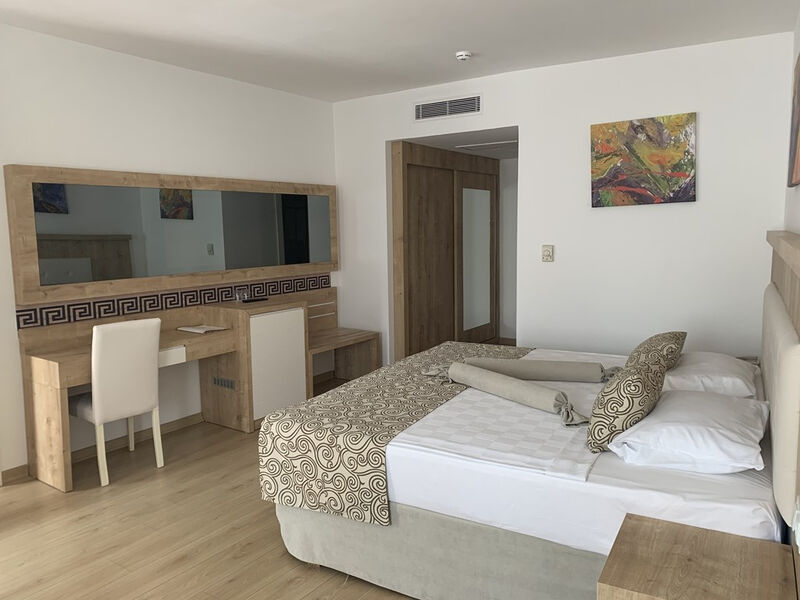 Cesars Resort Side
