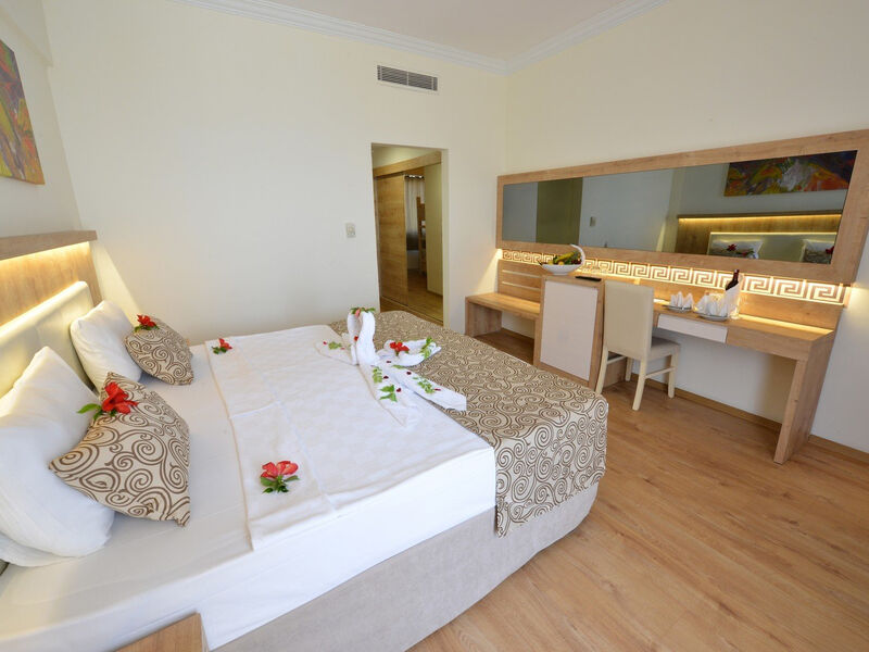Cesars Resort Side