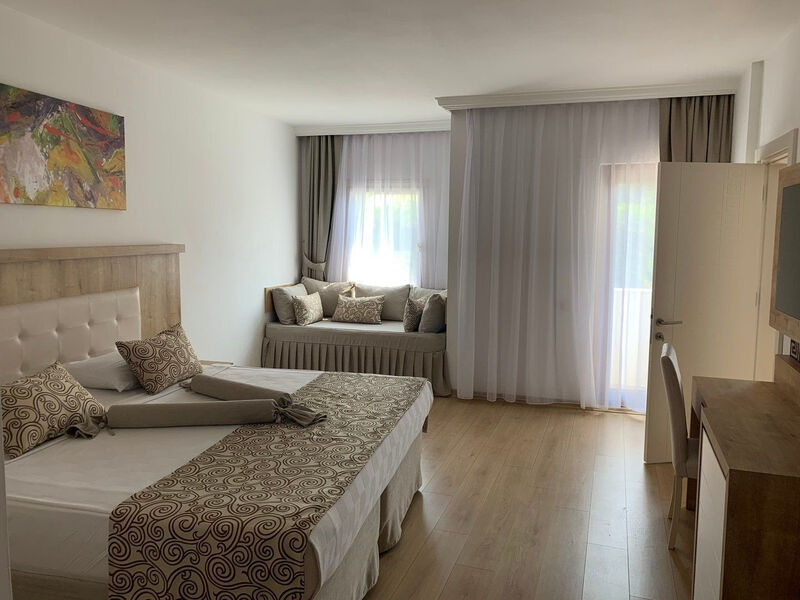 Cesars Resort Side