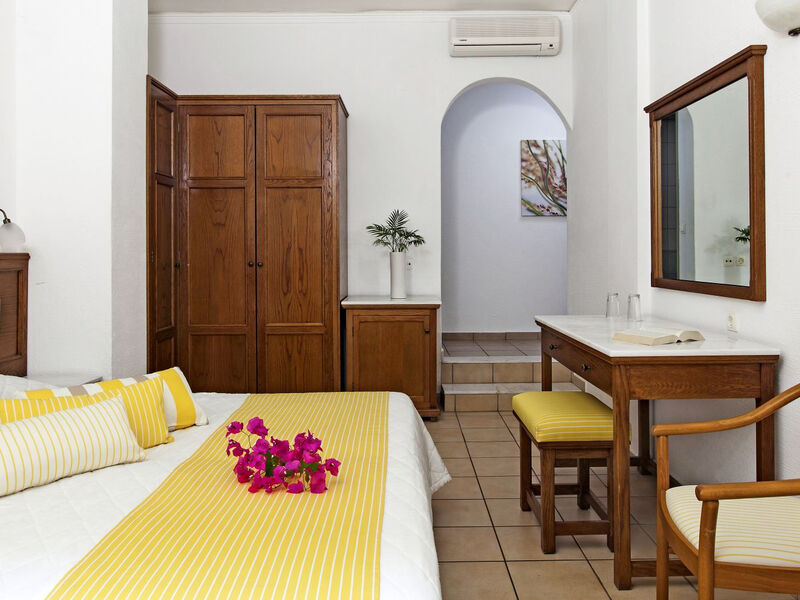 Tui Suneo Chrissi Amoudia