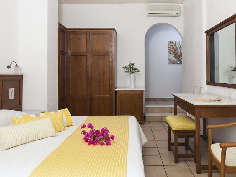 Tui Suneo Chrissi Amoudia