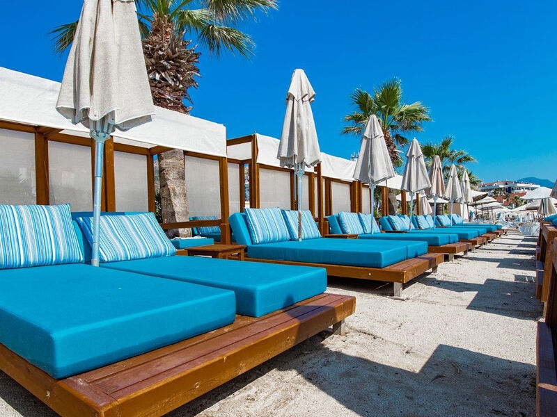 Class Unique Beach