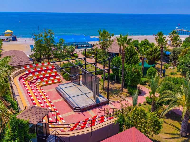 Clover Magic Garden Beach
