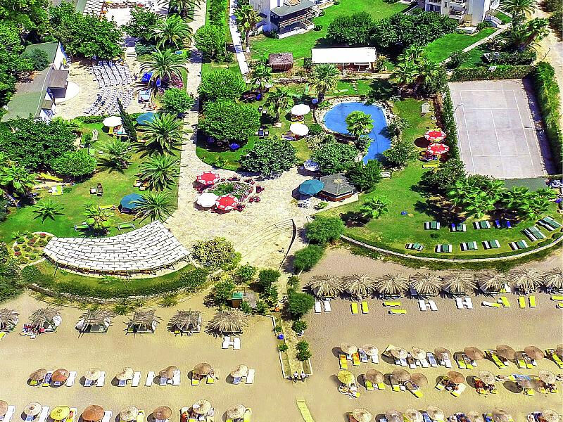Club Aqua Plaza