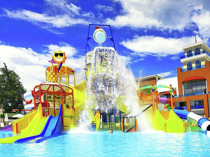 Club Aqua Plaza