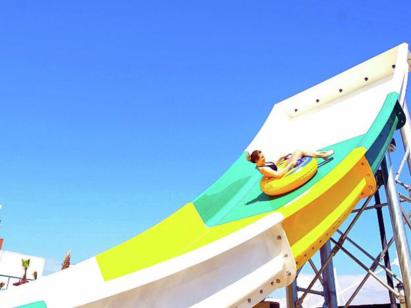 Club Aqua Plaza
